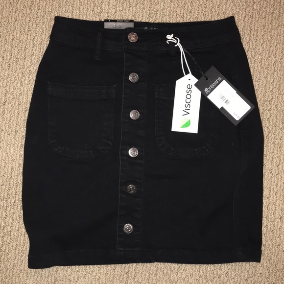 Black skirt - Picture 1 of 4